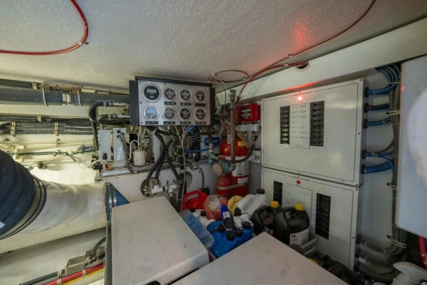 2001 Hatteras 50