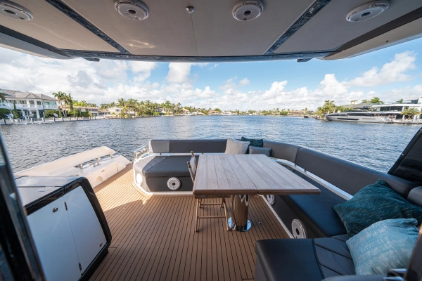 2022 Sunseeker 65