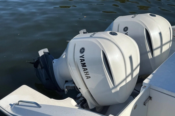 2019 Pursuit 32
