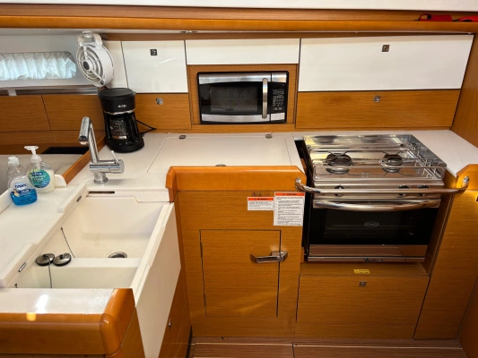 Jeanneau Sun Odyssey 44DS Yacht For Sale