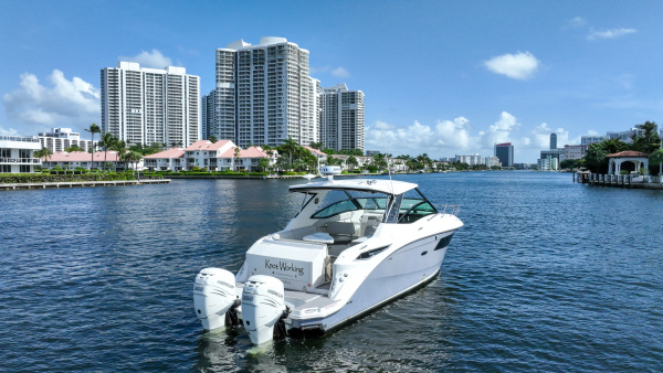 32ft Sea Ray Yacht For Sale
