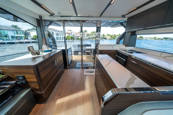 2022 Sunseeker 65
