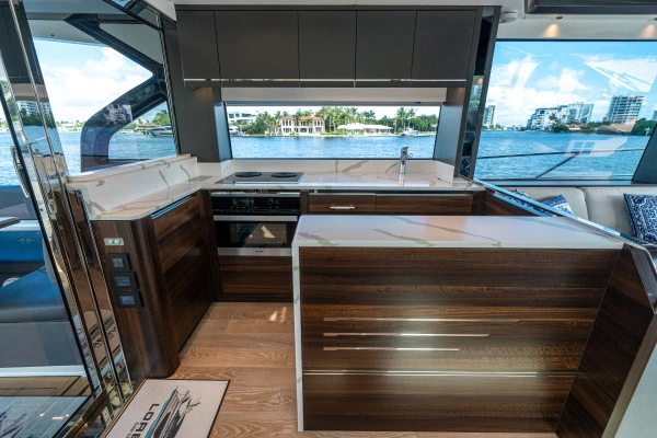2022 Sunseeker 65