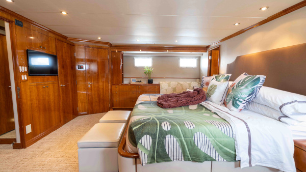 WELL DONE 84ft Burger Yacht For Sale