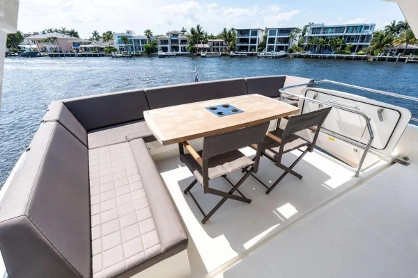 2018 Prestige 68