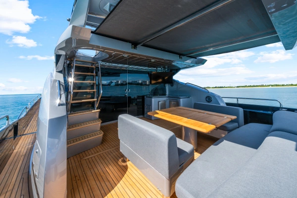 Sunseeker Predator 84 Yacht For Sale