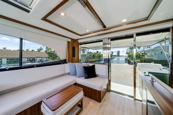 2023 Riviera 64