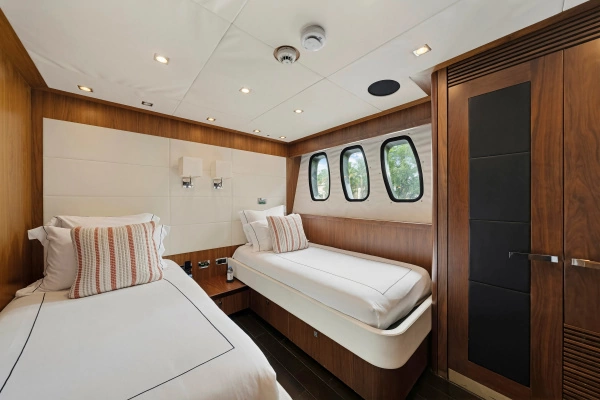 2010 Sunseeker 112