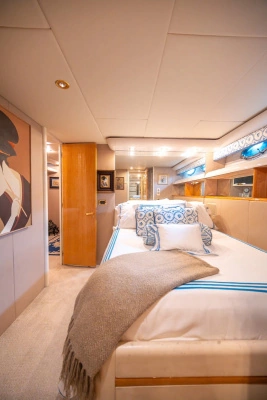 2000 Lazzara Yachts 76