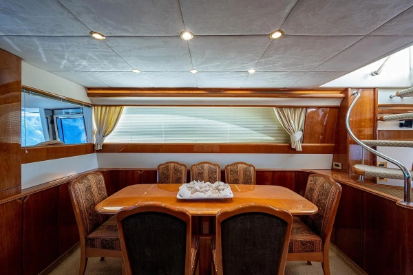 2000 Princess 72