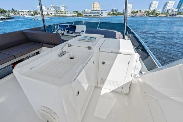 2018 Prestige 68