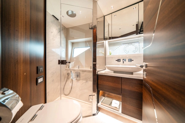2022 Sunseeker 65