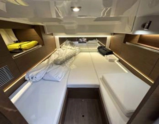 2024 Jeanneau 35