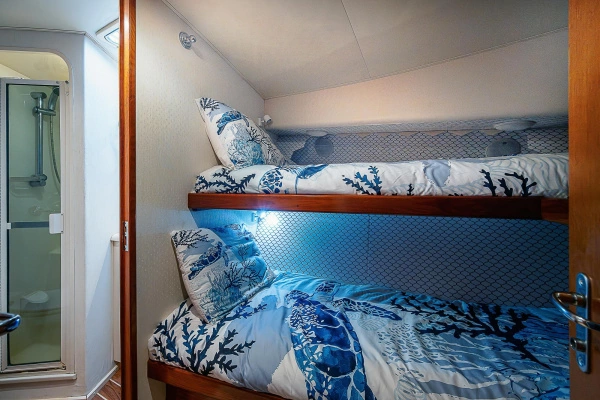 1998 Viking 47