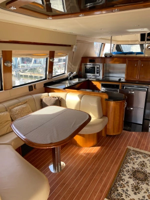 2006 Carver 56