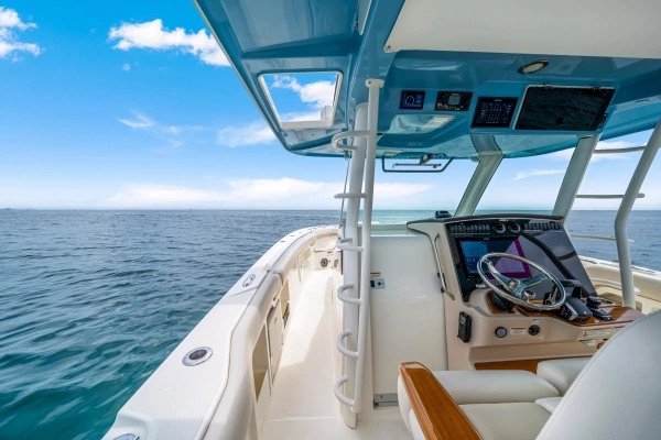2025 Boston Whaler 38