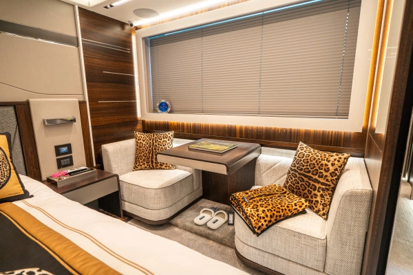 2022 Sunseeker 65
