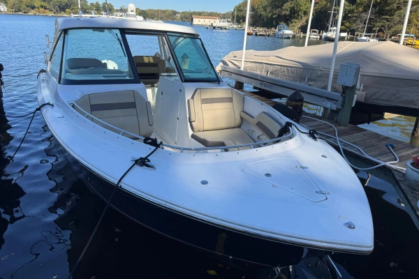 2019 Pursuit 32