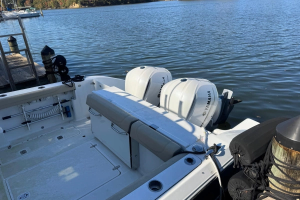 2019 Pursuit 32