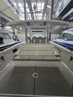 2022 Regal 38