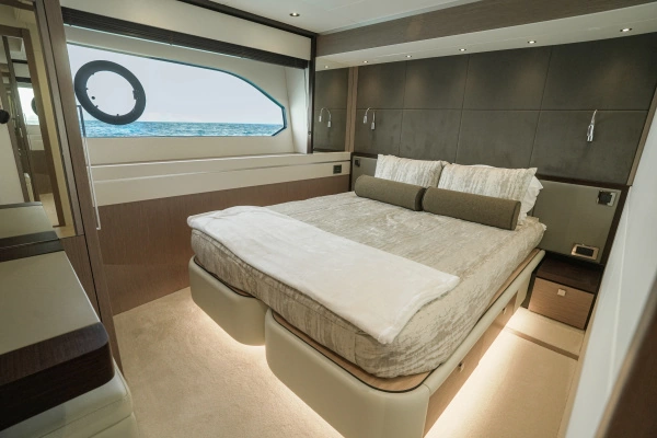 2025 Sunseeker 76