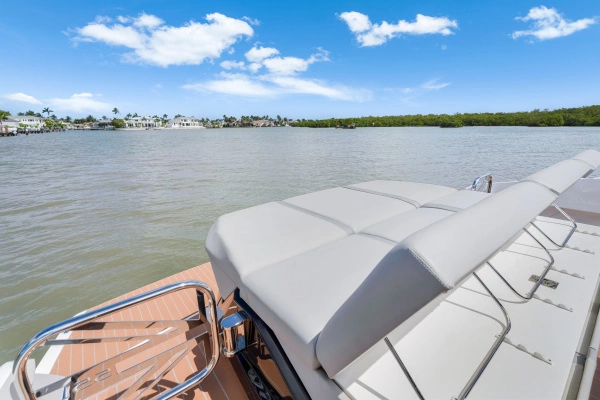 2023 Sunseeker 55