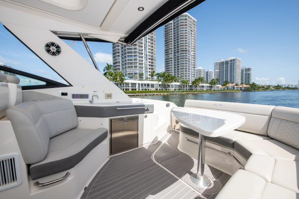 32ft Sea Ray Yacht For Sale