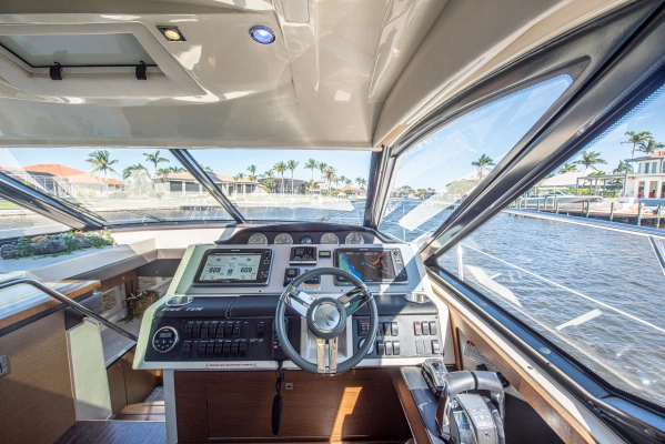 Sea Ray Sundancer 510 Yacht For Sale