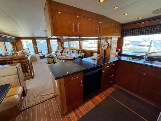 PERFECT LA DEE 75ft Hatteras Yacht For Sale