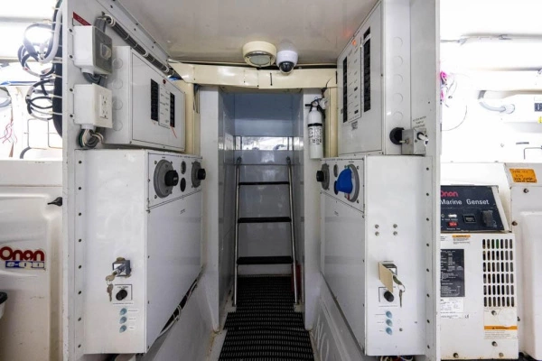 2004 Hatteras 60