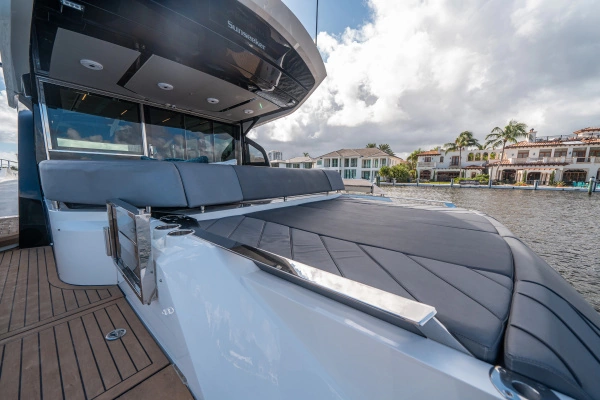 2022 Sunseeker 65