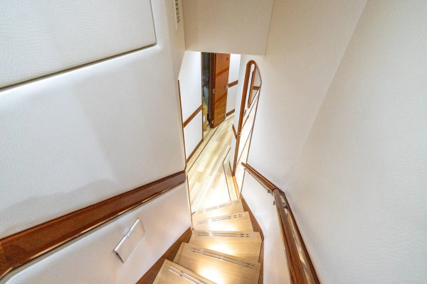 70ft Hatteras Yacht For Sale