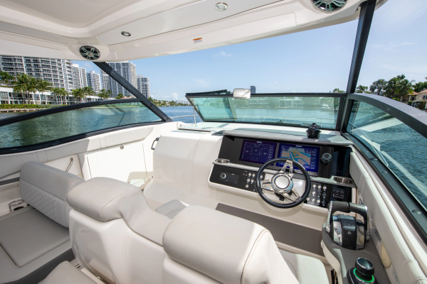 32ft Sea Ray Yacht For Sale