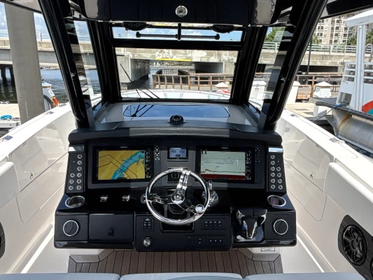 Robalo R360 Yacht For Sale