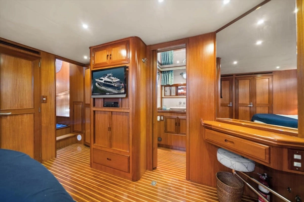 2000 Ocean Alexander 61
