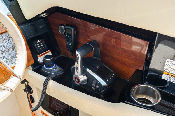 Chris-Craft Launch 35 GT Yacht For Sale