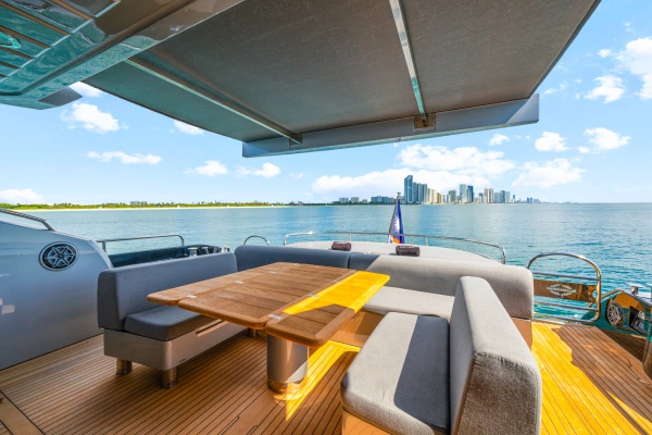 Sunseeker Predator 84 Yacht For Sale