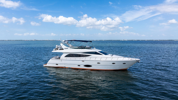 SOLARIS 65ft Uniesse Yacht For Sale