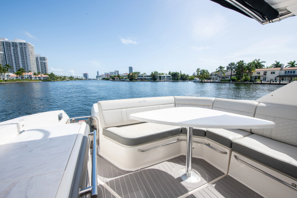 32ft Sea Ray Yacht For Sale
