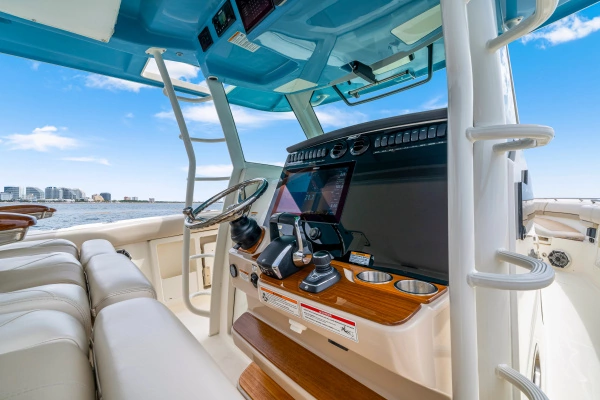 2025 Boston Whaler 38