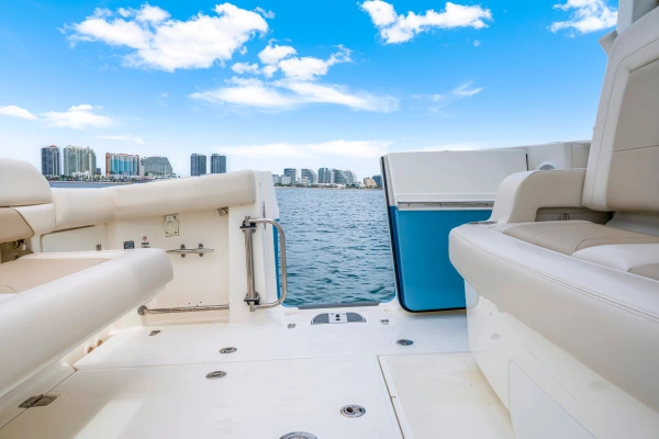 2025 Boston Whaler 38