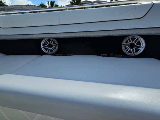 OUTER SPACE 35ft Formula Yacht For Sale