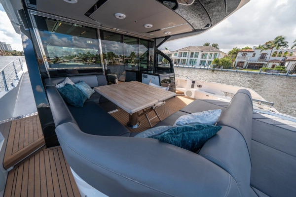 2022 Sunseeker 65