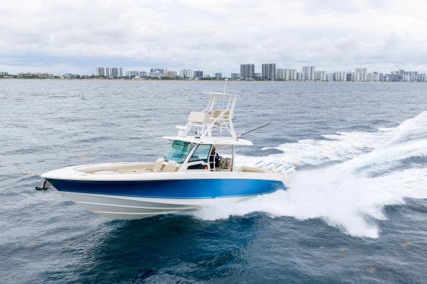 2025 Boston Whaler 38