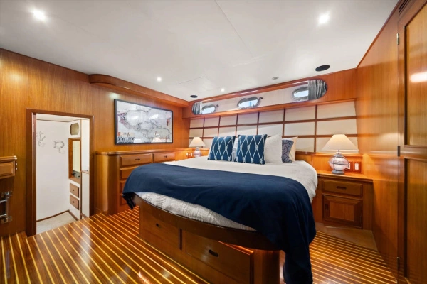2000 Ocean Alexander 61