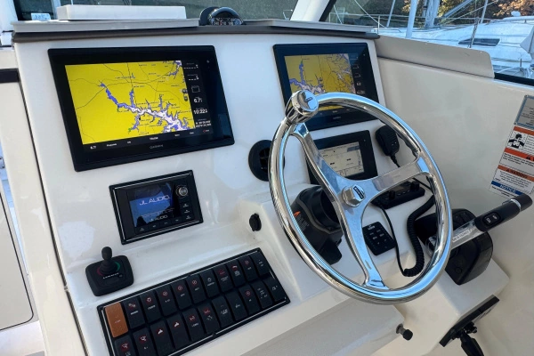 2019 Pursuit 32