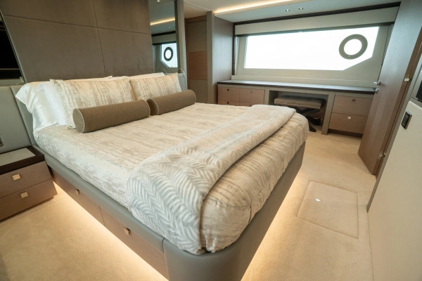 2025 Sunseeker 76