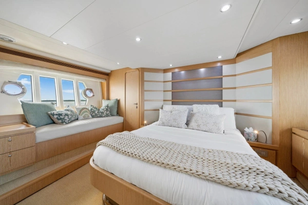 2013 Ferretti Yachts 62