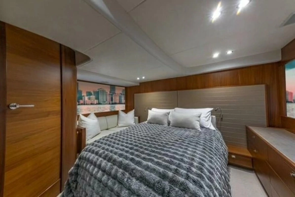 2017 Princess 48