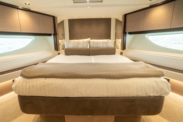 2025 Sunseeker 76